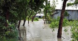 জোয়ারে তলিয়ে গেছে ভোলার নিম্নাঞ্চল, পানিবন্দি লাখো মানুষ
