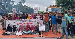 অবরোধ তুলে নিয়েছে রবীন্দ্র বিশ্ববিদ্যালয়ের শিক্ষার্থীরা