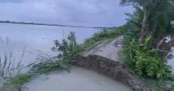 দুমকিতে বেড়িবাঁধ ভেঙে প্লাবিত কয়েক গ্রাম