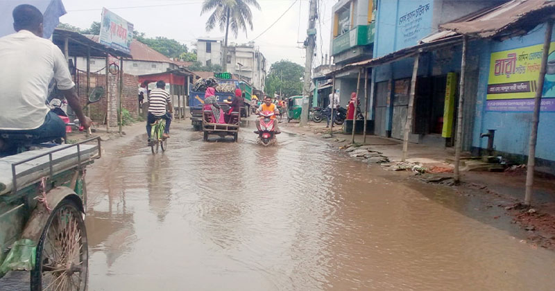মহিমাগঞ্জ রেলস্টেশন সড়কে জলাবদ্ধতা
