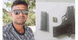 চাঁদাবাজ কালা মানিক আটক, জনতার হাতে গণধোলাই