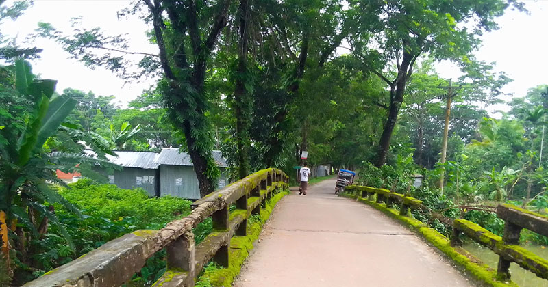 কিসমতপুরে অবস্থিত আয়রন ব্রিজ