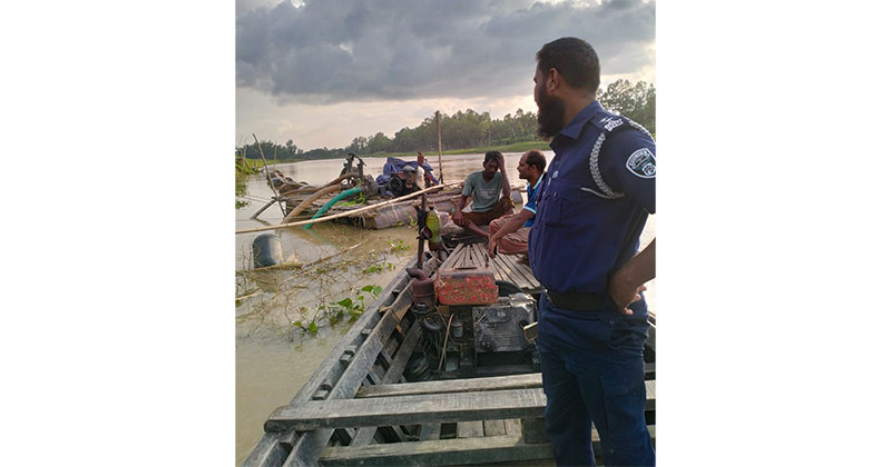 রৌমারীতে ফসলি জমি ও নদীর মাটি কাটায় দুজনকে জরিমানা