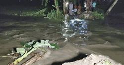 রাস্তা ভেঙে লোকালয়ে ঢুকছে তিস্তার পানি, আতঙ্কে নদীপাড়ের মানুষ
