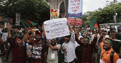 জুলাই সনদের দাবি নিয়ে শাহবাগ অবরোধ