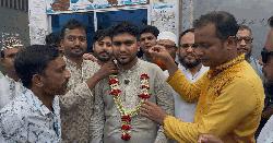 মনোনয়ন পেয়ে শোভাযাত্রায় এলাকায় প্রবেশ গণঅধিকার নেতার