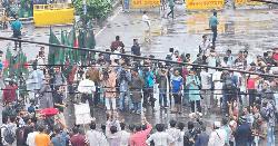 শাহবাগ অবরোধকারীদের ছত্রভঙ্গ করল পুলিশ
