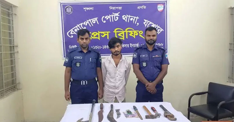বেনাপোল চেকপোস্টে চুরির ঘটনায় গ্রেপ্তার ১