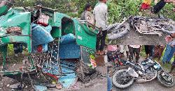 অটোরিকশায় তিন মোটরসাইকেলের ধাক্কা, নিহত ৪