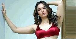ত্বকের জেল্লা ফেরাতে যে টোটকা ব্যবহার করেন তামান্না ভাটিয়া