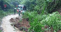 বাঘাইছড়িতে পাহাড় ধসে সড়ক যোগাযোগ সাময়িক বন্ধ