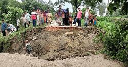 লাখাইয়ে রাস্তা ধসে শতাধিক গ্রামের যোগাযোগ বিচ্ছিন্ন