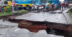 টানা বৃষ্টিতে ভেঙে পড়লো ৪৫ বছরের পুরনো কালভার্ট