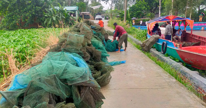 ছয় লাখ টাকার চায়না জাল পুড়িয়ে দিল প্রশাসন