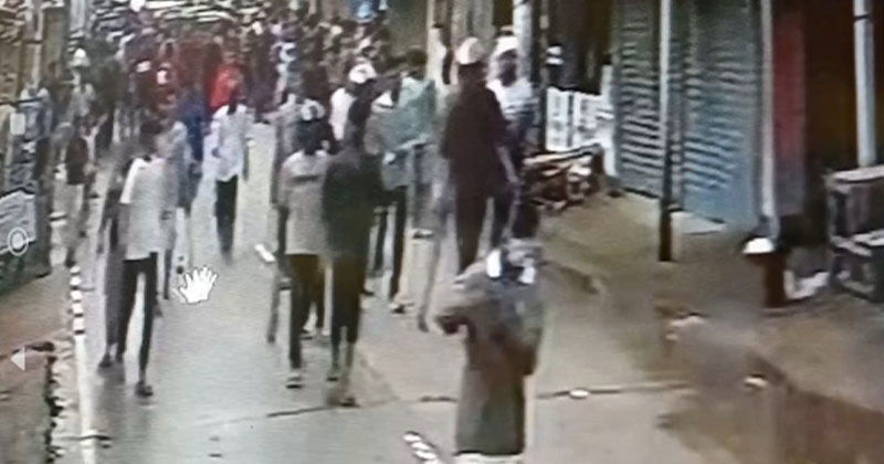 নাঙ্গলকোটে অস্ত্রের মহড়া