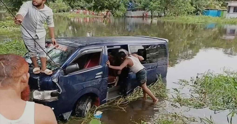 নোয়াখালী টু লক্ষীপুর সড়কের পূর্ব চন্দ্রগঞ্জের গজদীশপুর এলাকায় এ দুর্ঘটনা ঘটে