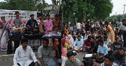 মহাসড়কেই রবীন্দ্র বিশ্ববিদ্যালয়ের শিক্ষার্থীদের নবীনবরণ আয়োজন