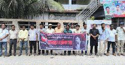সাংবাদিক তুহিন হত্যার দ্রুত বিচার দাবিতে শাহজাদপুরে মানববন্ধন