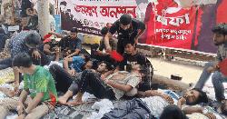 স্বতন্ত্র শিক্ষাবোর্ড গঠনের দাবিতে আমরণ অনশনে ৮ শিক্ষার্থী অসুস্থ