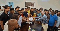 ৫ দফা দাবিতে জবি ছাত্রদলের স্মারকলিপি প্রদান