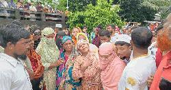 গজারিয়ায় বিদ্যুতায়িত আখক্ষেতে কিশোরের মৃত্যু