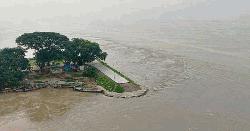 হু হু করে বাড়ছে পদ্মার পানি, আতঙ্কে এলাকাবাসী