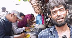 ভাইরাল হয়েই ‘সর্বনাশ’, চরম বিপাকে ফুটপাতের সেই হোটেল মালিক