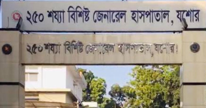 রাত সাড়ে ১২টার দিকে এ ঘটনা ঘটে