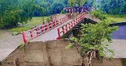 পঞ্চগড়ে প্রবল বৃষ্টিতে সুইচগেট সংযোগ সড়ক ধসে যোগাযোগ বিচ্ছিন্ন