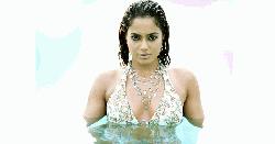 সমীরা রেড্ডি ফিরছেন ১৩ বছর পর 