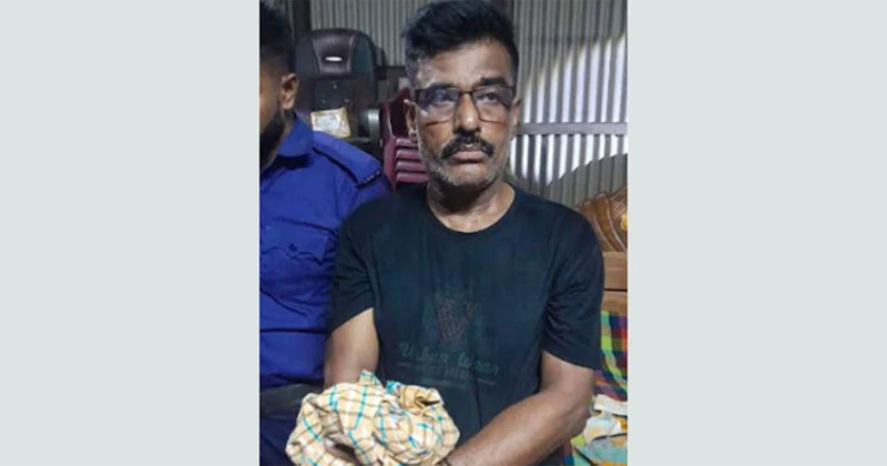 মস্তাপুর ইউনিয়নের বড় মেহেরপুর এলাকার নিজ বাসা থেকে সামসু সরদারকে আটক করা হয়।