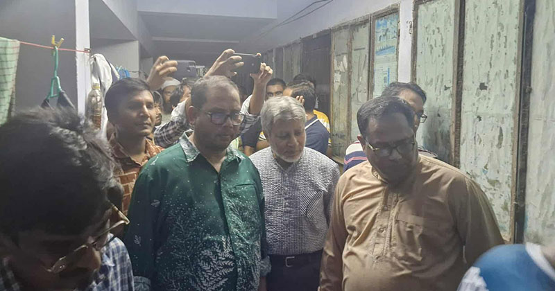 জাবিতে মেয়াদোত্তীর্ণ শিক্ষার্থীদের হল থেকে নামাতে অভিযান