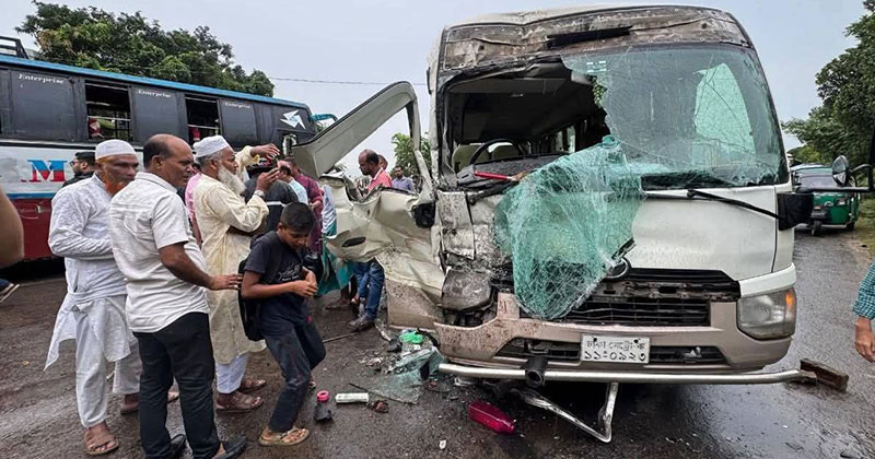 দুর্ঘটনার কবলে ইবির শিক্ষকবাহী বাস