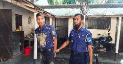 স্থানীয়দের ধাওয়ায় সেনাক্যাম্পে আশ্রয় নিল ভুয়া পুলিশ
