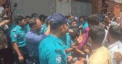 সচিবালয়ের সামনে অবস্থান জুলাই শহীদ পরিবার ও আহতদের