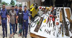 পাবনায় অস্ত্র তৈরির কারখানা আবিষ্কার, অস্ত্রসহ আটক ২