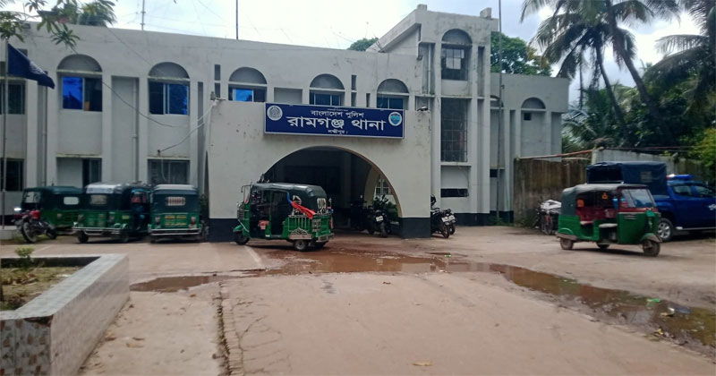 নিহতের ভাইয়ের অভিযোগে চারজনকে জিজ্ঞাসাবাদের জন্য আটক করা হয়েছে।