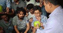ছাত্রসংসদ নির্বাচনের আশ্বাসে আমরণ অনশন ভাঙলেন বেরোবির শিক্ষার্থীরা