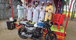 ১ হাজার টাকার আতর কিনে ৪ লাখ টাকার পুরস্কার পেলেন নবীনগরের যুবক