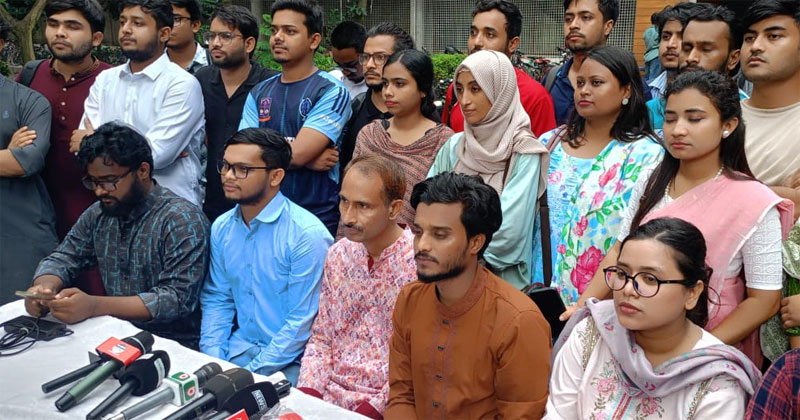 “বৈষম্যবিরোধী শিক্ষার্থী সংসদ” নামে তাদের প্রার্থীদের নাম ঘোষণা করেন জুলাই শহিদ ফারহান ফাইয়াজের পিতা শহিদুল ইসলাম।