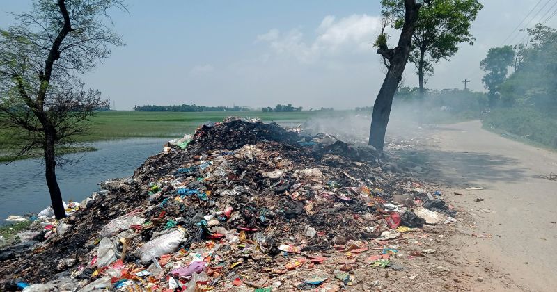 সোনাগাজী পৌরসভায় ময়লা অপসারণ বন্ধ