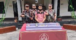 যশোরে ৫ পিস স্বর্ণের বারসহ চোরাকারবারি আটক 
