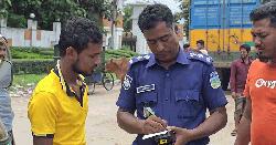 ভালুকায় অবৈধ যানবাহনের বিরুদ্ধে পুলিশের অভিযান, অর্ধশতাধিক যান আটক
