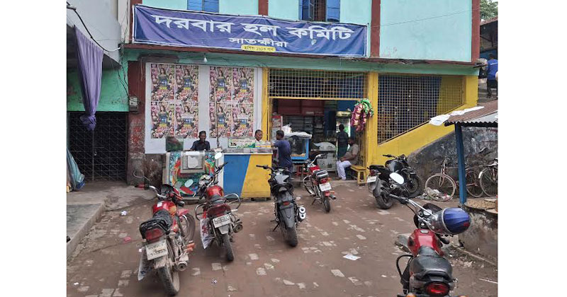 কর্মচারীদের বেতনের টাকা উঠে আসে না তাই মালিকরা বন্ধ করে দিচ্ছেন দীর্ঘদিনের এ ব্যবসা