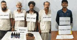 চাঁদপুরে যৌথ বাহিনীর অভিযানে ৫ মাদক কারবারি গ্রেপ্তার