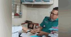 ঘুষ নেওয়ার ভিডিও ভাইরাল, পুলিশের এসআই প্রত্যাহার
