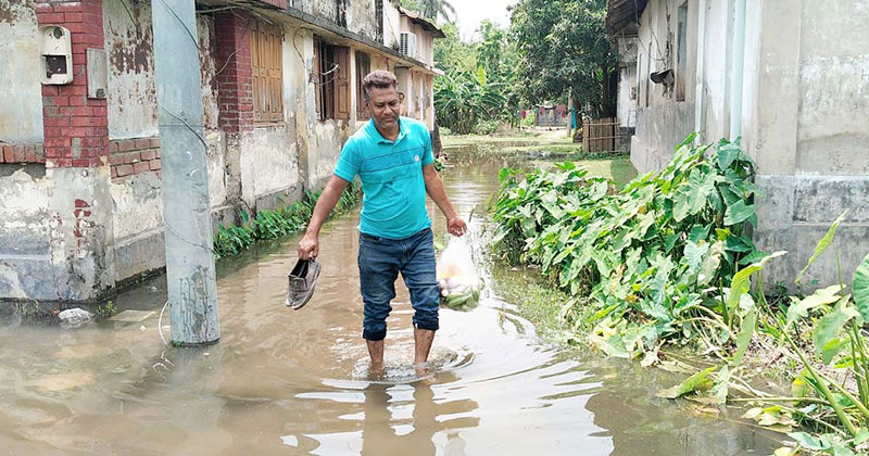 পাঁচবিবিতে সড়কের অভাবে ভোগান্তিতে সাধারণ মানুষ