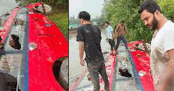 নিয়ন্ত্রণ হারিয়ে বাস খাদে, গণঅধিকার পরিষদের নেতাসহ আহত ১৫
