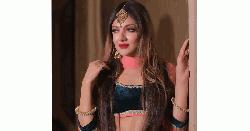 বিতর্কিত অভিনেত্রীর বাড়ি থেকে গহনা উধাও