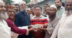 সাপাহারে অগ্নিকাণ্ডে ক্ষতিগ্রস্ত পরিবারের পাশে বিএনপি